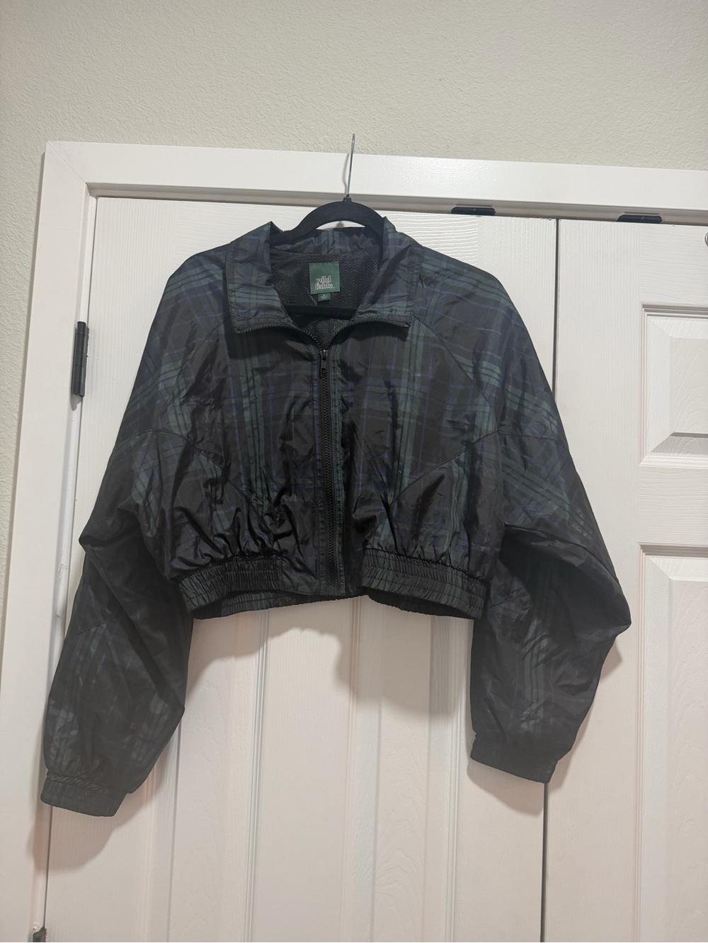 wild fable Black and Dark Green Cropped Plaid Windbreaker Medium